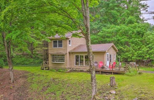 New Marlborough House | Berkshire Riverfront Ski Cabin: Close to Hiking!