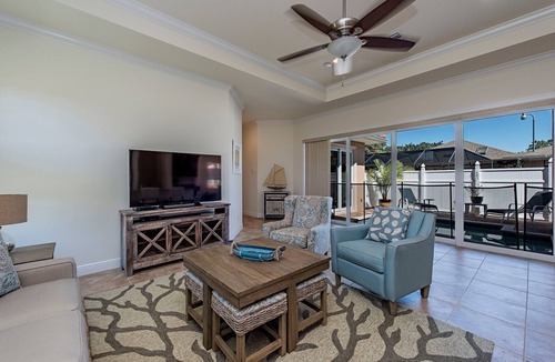 Naples Park House | Best Value In Naples Grand luxury 3 Bdrm Pool Spa Walk Bike To Gulf Spotless