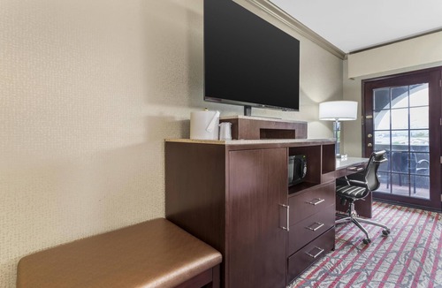 Milpitas Hotel | Best Western Plus Brookside Inn