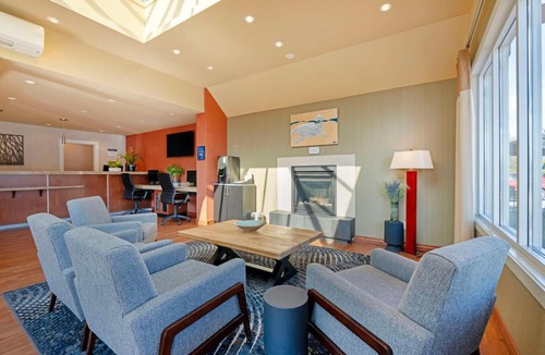 Sidney Hotel | Best Western Plus Emerald Isle Hotel