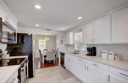 Lake Worth House | Big vacation home with POOL, BBQ - 9min to BEACH