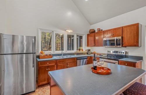 Berkeley Springs Ski Chalet | Black Forest - Wifi, Pet Friendly, Grill, Deck, Screen Porch, Family Friendly, Fireplace, Pool Access, Hiking