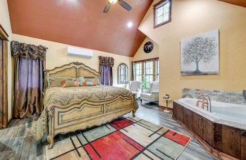 Broken Bow Apartment | Blissful Broken Bow Studio: Fire Pit & Jacuzzi Tub