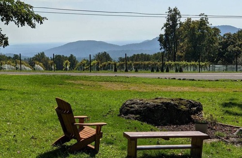 Linden House | Blue Mountain Getaway: Hot tub, Winery, Game Room