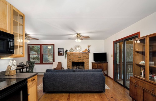 New Market Cabin | Blue Smoke Mountain-Side Cabin, Hot Tub, Huge Screened Porch