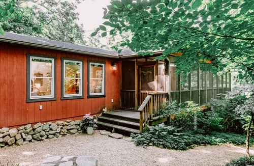 New Market Cabin | Blue Smoke Mountain-Side Cabin, Hot Tub, Huge Screened Porch