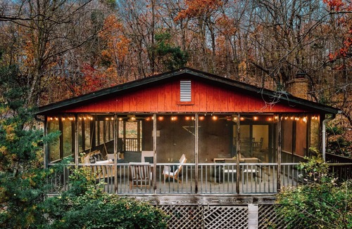 New Market Cabin | Blue Smoke Mountain-Side Cabin, Hot Tub, Huge Screened Porch
