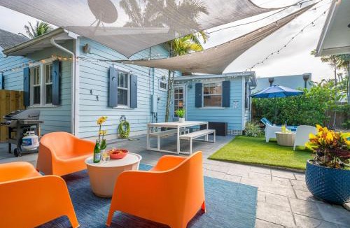 Flamingo Parks House | Blue Water Bungalow - Chic Palm Beach Vibes