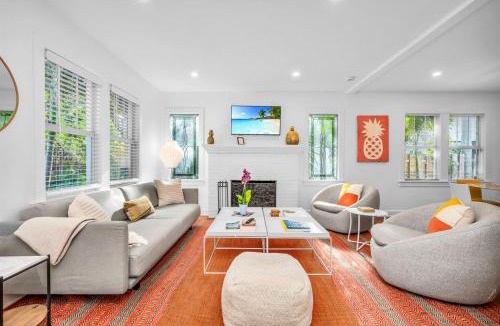 Flamingo Parks House | Blue Water Bungalow - Chic Palm Beach Vibes
