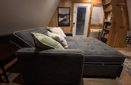 Mount Jackson House | Bluebird Cabin - Cozy A-Frame Retreat