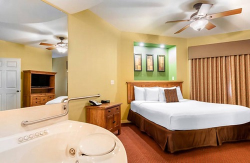 Table Rock Resort | Bluegreen Falls Village, Branson, 2br Condo, Free Parking and WiFi