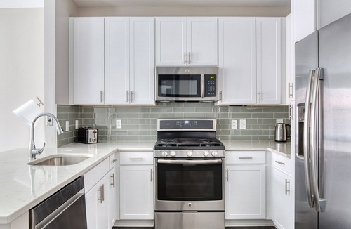 Bethesda Apartment | Blueground | Bethesda, balcony, nr Cabin John Park