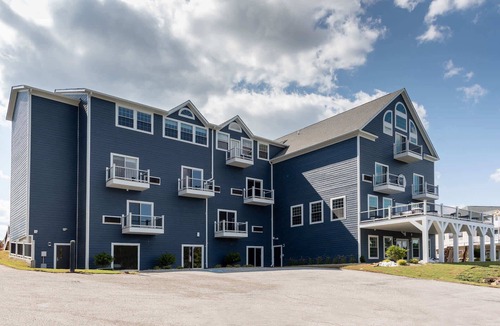 Livingston Apartment | Boardwalk Hotel by Kasa | 3 Bedroom Suite