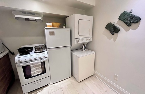 Topham Park House | Boho-chic Spacious Basement Apartment