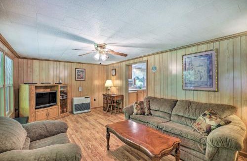 Marshall House | Bonfires & BBQs! Creekside Retreat in Marshall