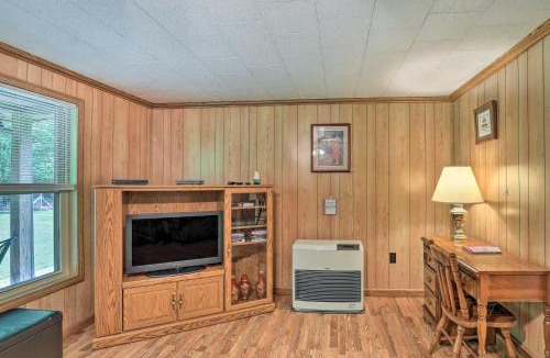 Marshall House | Bonfires & BBQs! Creekside Retreat in Marshall