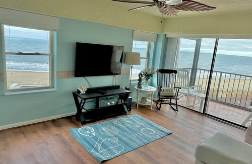 Caine Woods Condo | Breathtaking Ocean view, few steps to the beach!
