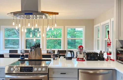 Woodville House | Breathtaking views of Shenandoah National Park with heated pool and hot tub.