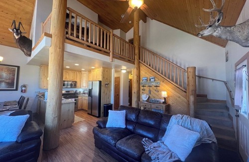 Brian Head Cabin | Brian Head Ski Ranch minutes to Ski Slopes-3/3bath