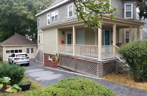 Back Cove Apartment | Bright and Fresh Back Cove4 Bedroom, Sleeps 8. Airmatress for additional 2.