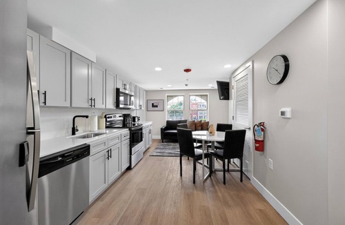 Reading Apartment | Bright and stylish fully furnished unit