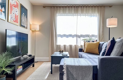 Leslieville House | Bright & Charming Central Leslieville Home with Easy Transit!