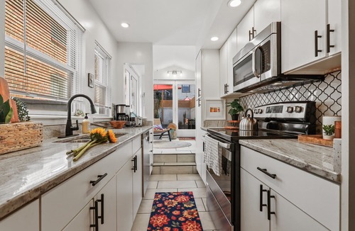Fells Point House | BRIGHT & COZY Rowhouse in Prime Location - WalkScore 98/100