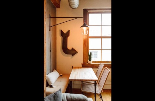 Downtown Springfield Apartment | Broken Clock