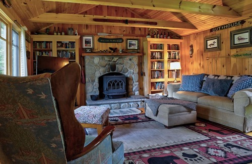 Rangeley House | 🐾Brown On Rangeley - Private little cottage on Rangeley Lake, dog friendly