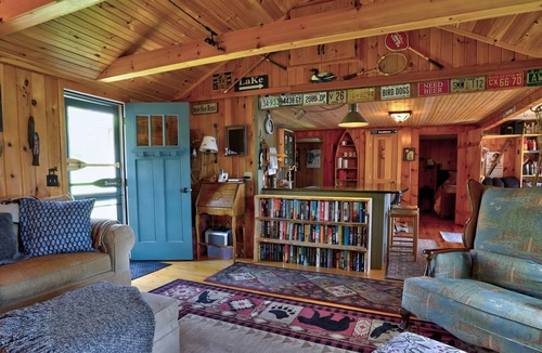 Rangeley House | 🐾Brown On Rangeley - Private little cottage on Rangeley Lake, dog friendly