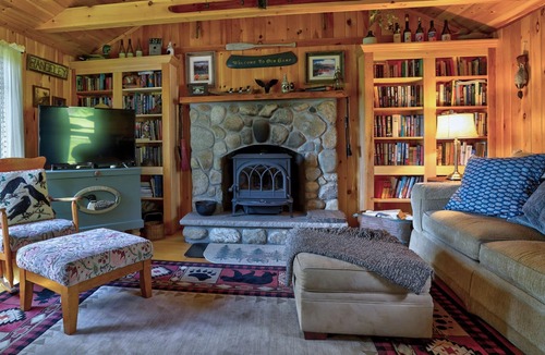 Rangeley House | 🐾Brown On Rangeley - Private little cottage on Rangeley Lake, dog friendly