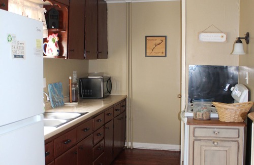 James Creek House | Built in the 1850's, this home has a big story to tell! Boat park. avail.