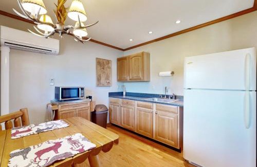 Murphysboro House | Cabin 2: Lakeside in Murphysboro