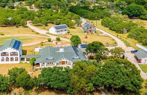 Ingram House | Cabin A (Casa Blanca), 1BR/1BA, Sleeps 4, Porch, Grill