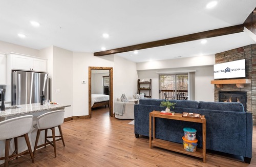 Branson Cabin | Cabin Near Thunder Ridge with Private Hot Tub, Community Indoor Pool & Free Attraction Tickets