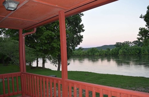 Calico Rock Cabin | Cabin on the White River - Record size trout!