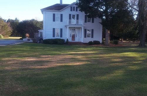 Onancock House | Calling all hunters, almost 33 more acres across the street used for hunting.
