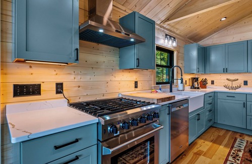 Andover House | Camp 16 | NEWLY Renovated! Sandy Beach, Private Dock, Mooring, Fire Pit