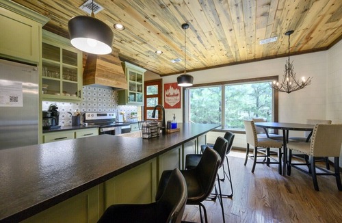 Broken Bow Cabin | Camp Canoe|Breathtaking Views|Sleeps 11 POOL