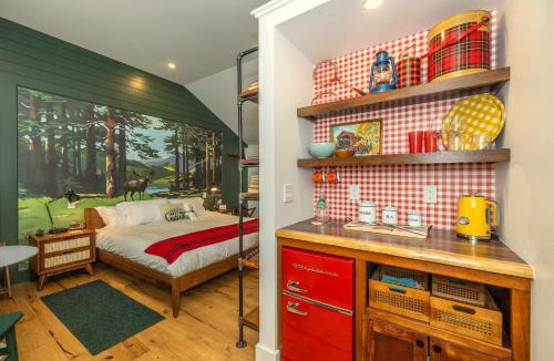 Lincolnville Hotel | Camp DeForest
