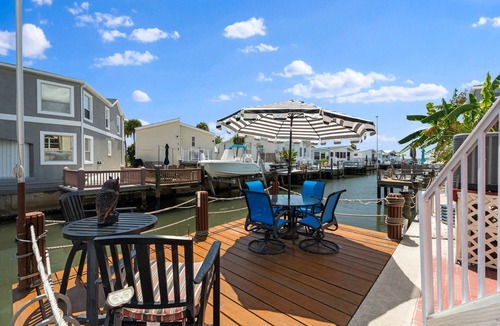 Nettles Island House | Canal Front! Stunning, beautifully updated 3-bedroom, 2.5-bath coastal-style beach home