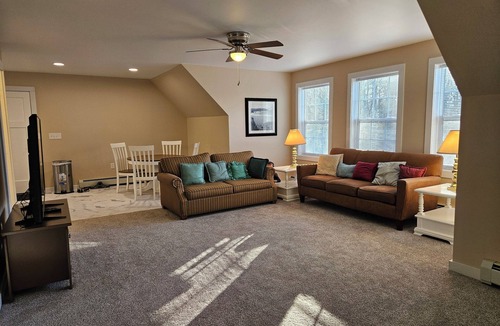 Meadows House | Canterbury, NH!1 bed, 1 bath cozy haven, lakes and mountains & adventures.