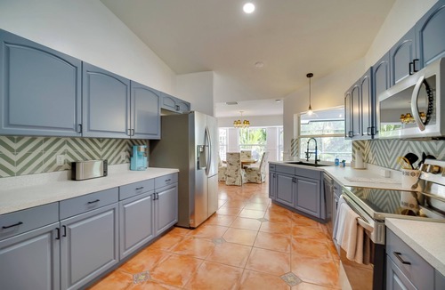 Sebastian Highlands Cottage | 'casa Blanco' Escape w/Fire Pit in Sebastian!