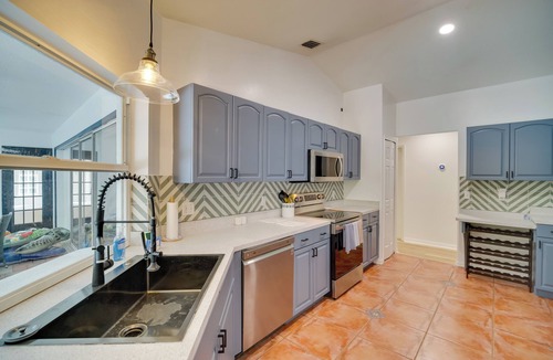 Sebastian Highlands Cottage | 'casa Blanco' Escape w/Fire Pit in Sebastian!