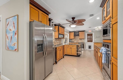 Melbourne Beach House | Casa del Cielo-private 4/3 with heated pool, rocket views, walk to beach!