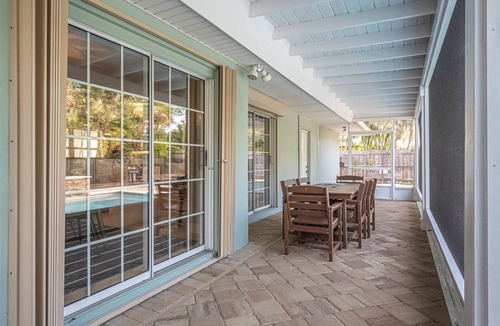 Melbourne Beach House | Casa del Cielo-private 4/3 with heated pool, rocket views, walk to beach!