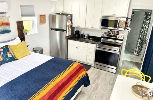 Kerrville Cottage | Casita Blanca - tiny house in the heart of Kerrville
