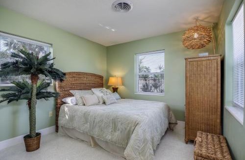 Ocean Shores House | Castaway Cottage paradise at the beach!