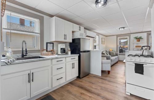 Hampton House | Castaway Cottages - Heart of Hampton Beach