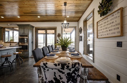 Pickens Cabin | Castle Black - Secluded|Creekside|8 BD/8.5 Bath